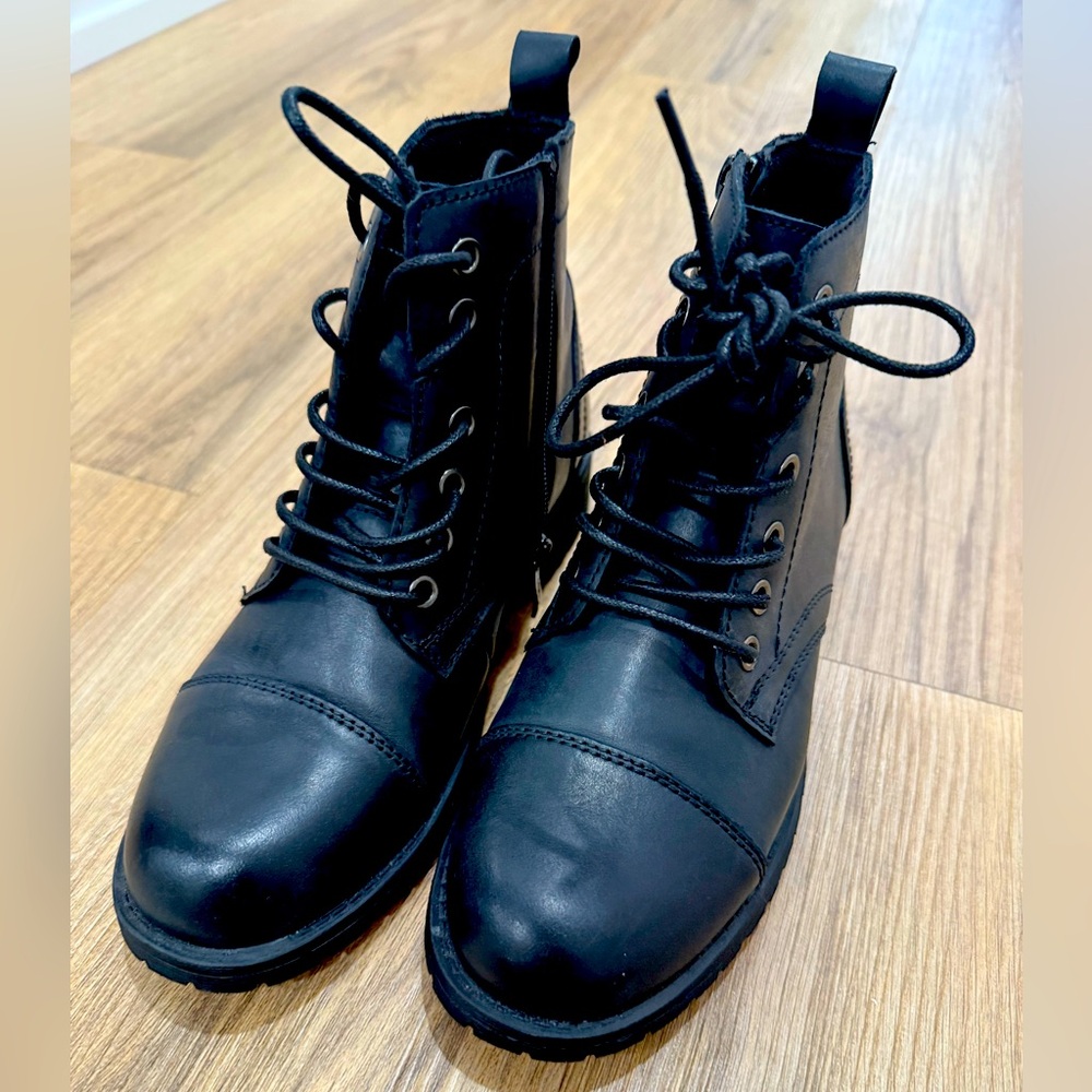 NWOT Black Lace-Up Ankle Boots size 7 - never worn